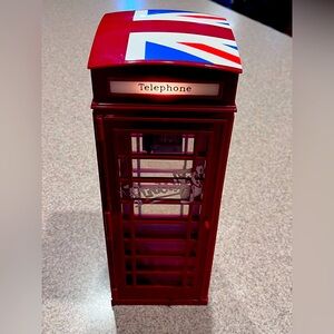 Rare Bratz "Pretty N Punk" London Phone Booth w/working “telephone”back light
